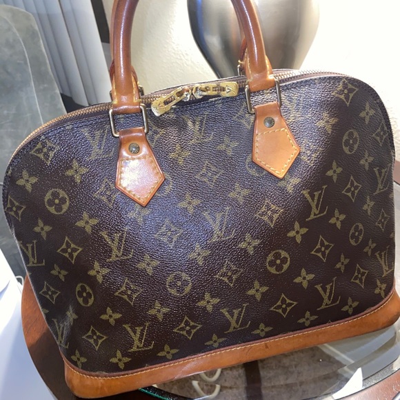 ❌Sold❌Authentic Louis Vuitton Alma Hand bag - Picture 3 of 15